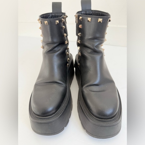Valentino Garavani Black Leather V logo uniqueform calfskin ankle boots EU 37.5 - Picture 7 of 13